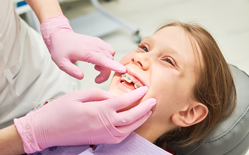 Jeune patient en consultation